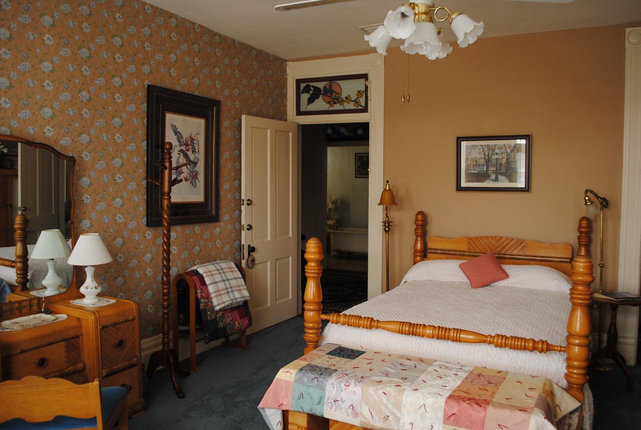 L&N Bed And Breakfast Ltd Henderson Esterno foto