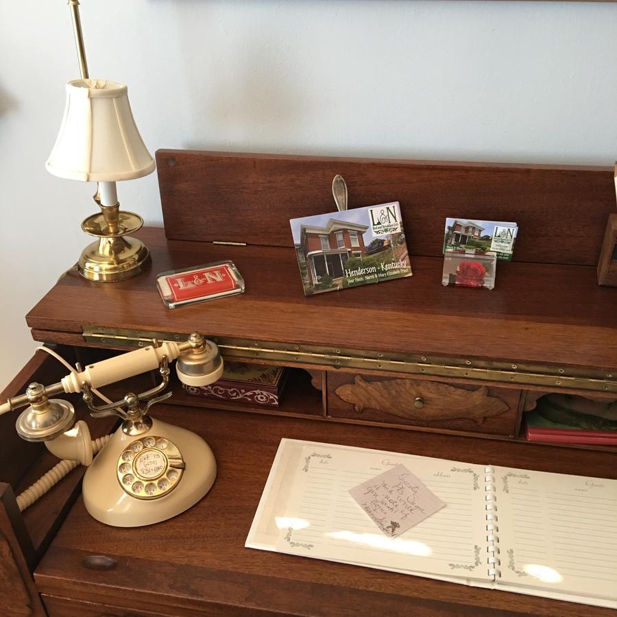 L&N Bed And Breakfast Ltd Henderson Esterno foto