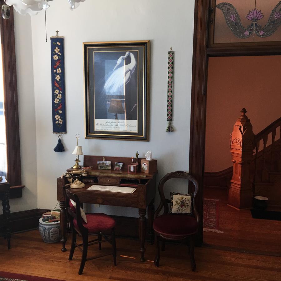 L&N Bed And Breakfast Ltd Henderson Esterno foto