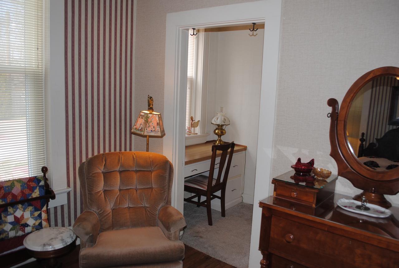 L&N Bed And Breakfast Ltd Henderson Esterno foto