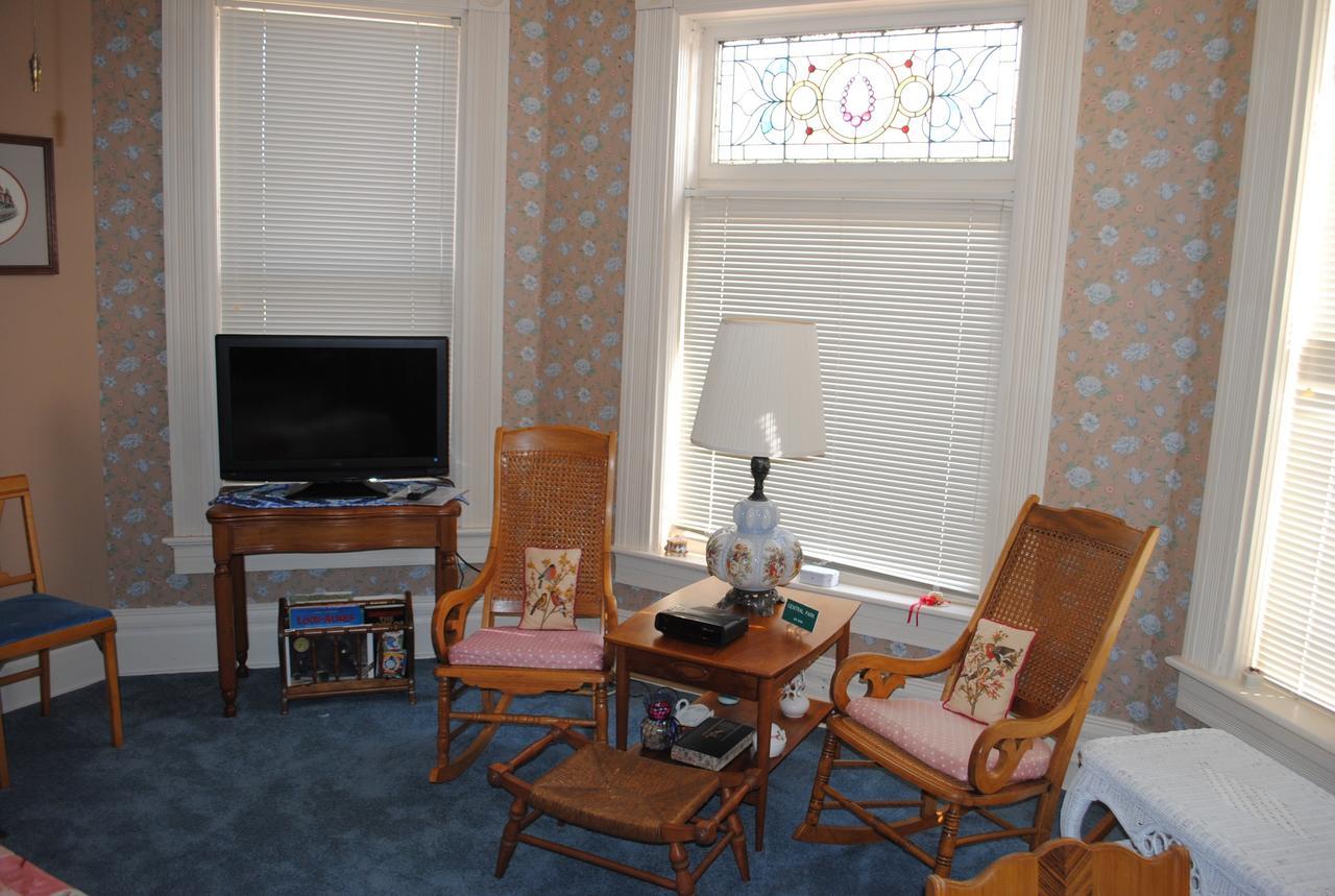 L&N Bed And Breakfast Ltd Henderson Esterno foto