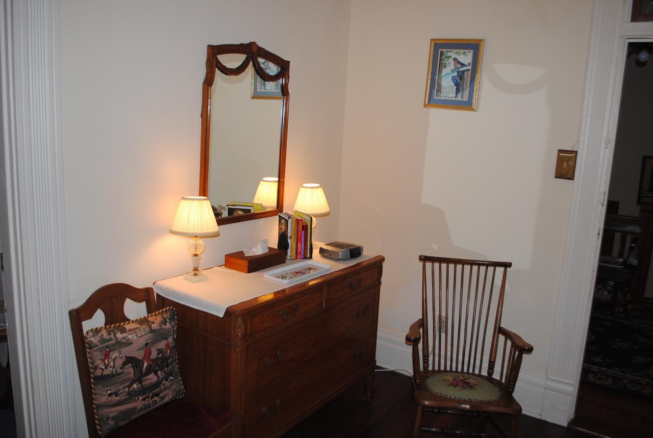 L&N Bed And Breakfast Ltd Henderson Esterno foto